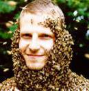 Pszczoły, pszczelarstwo, ulubione hobby tego pana.